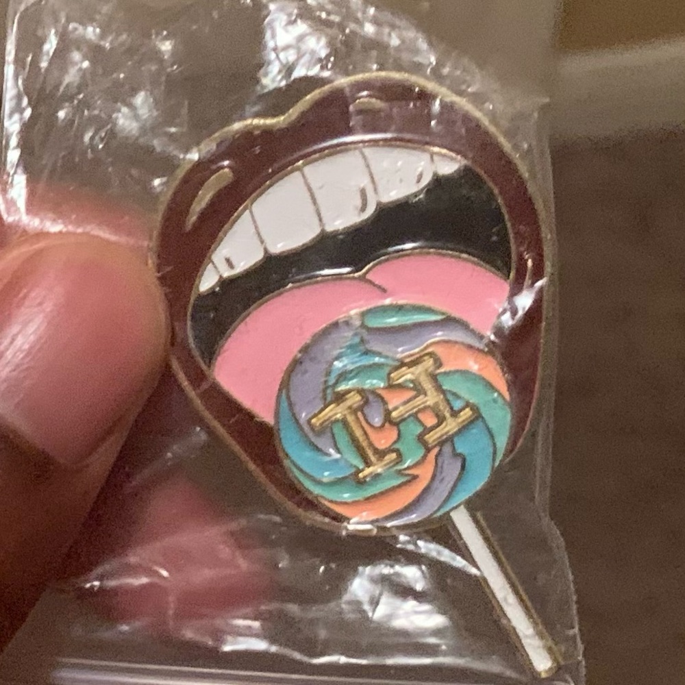 Hat club pin